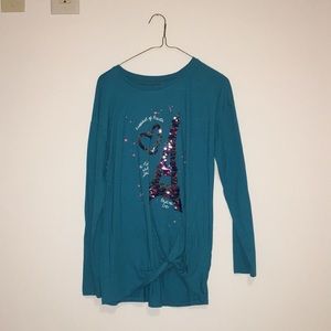 A children’s shirt with reversible sequence.